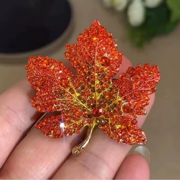 New LOVE fall trend unique Red and Gold Leaf Brooch - Picture 5 of 5